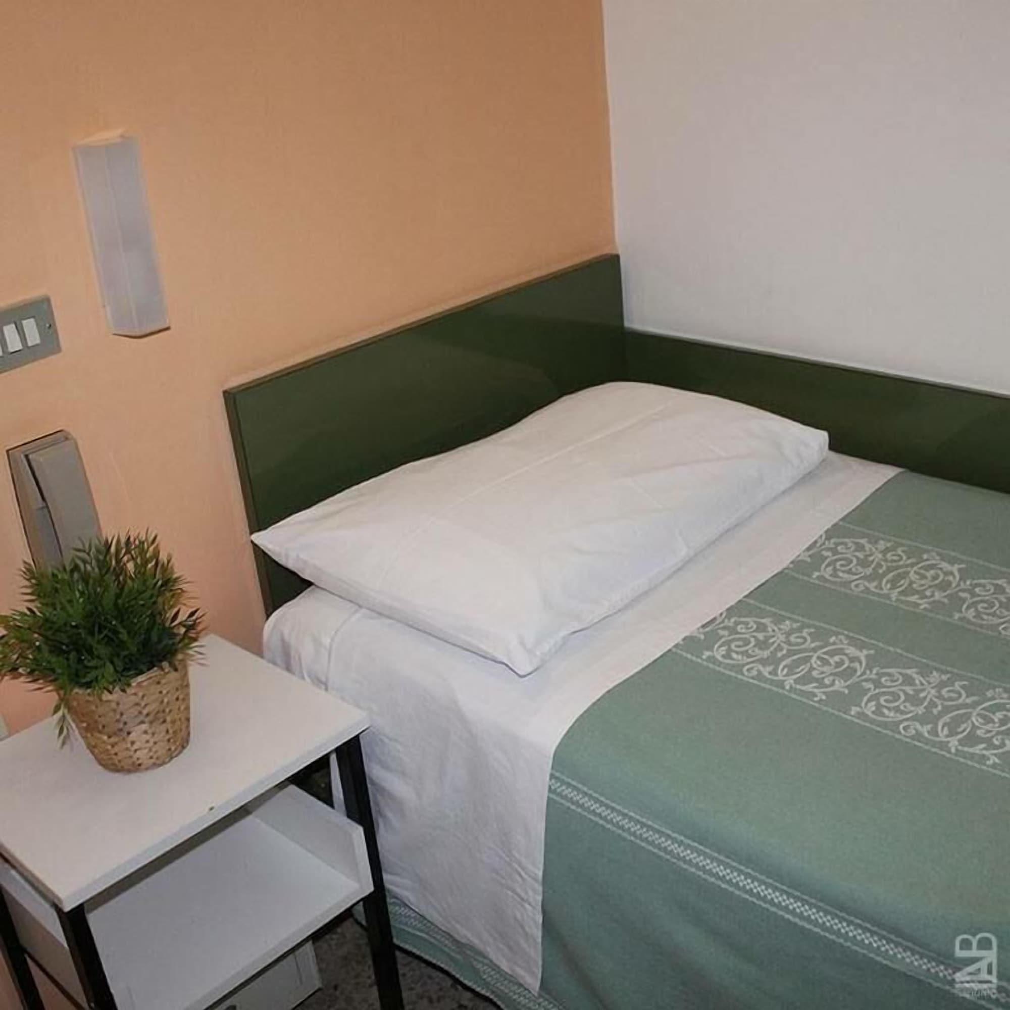 Hotel Nova Dhely Rimini Exteriör bild