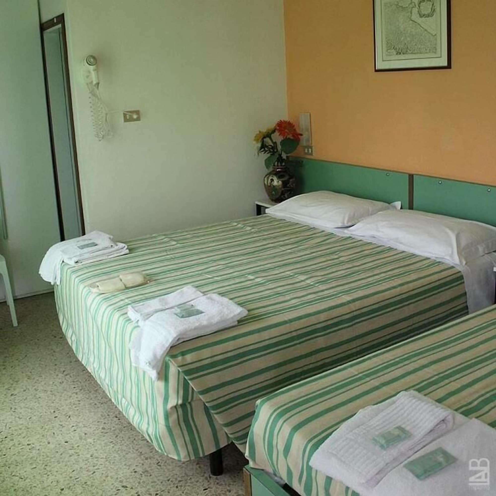 Hotel Nova Dhely Rimini Exteriör bild