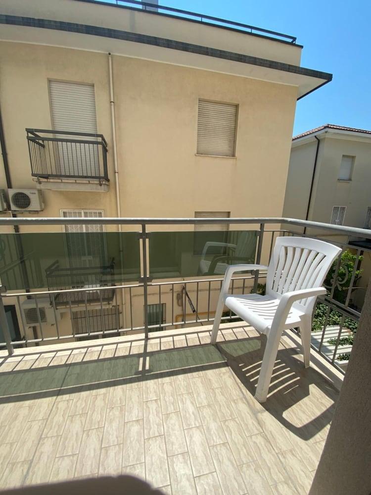 Hotel Nova Dhely Rimini Exteriör bild