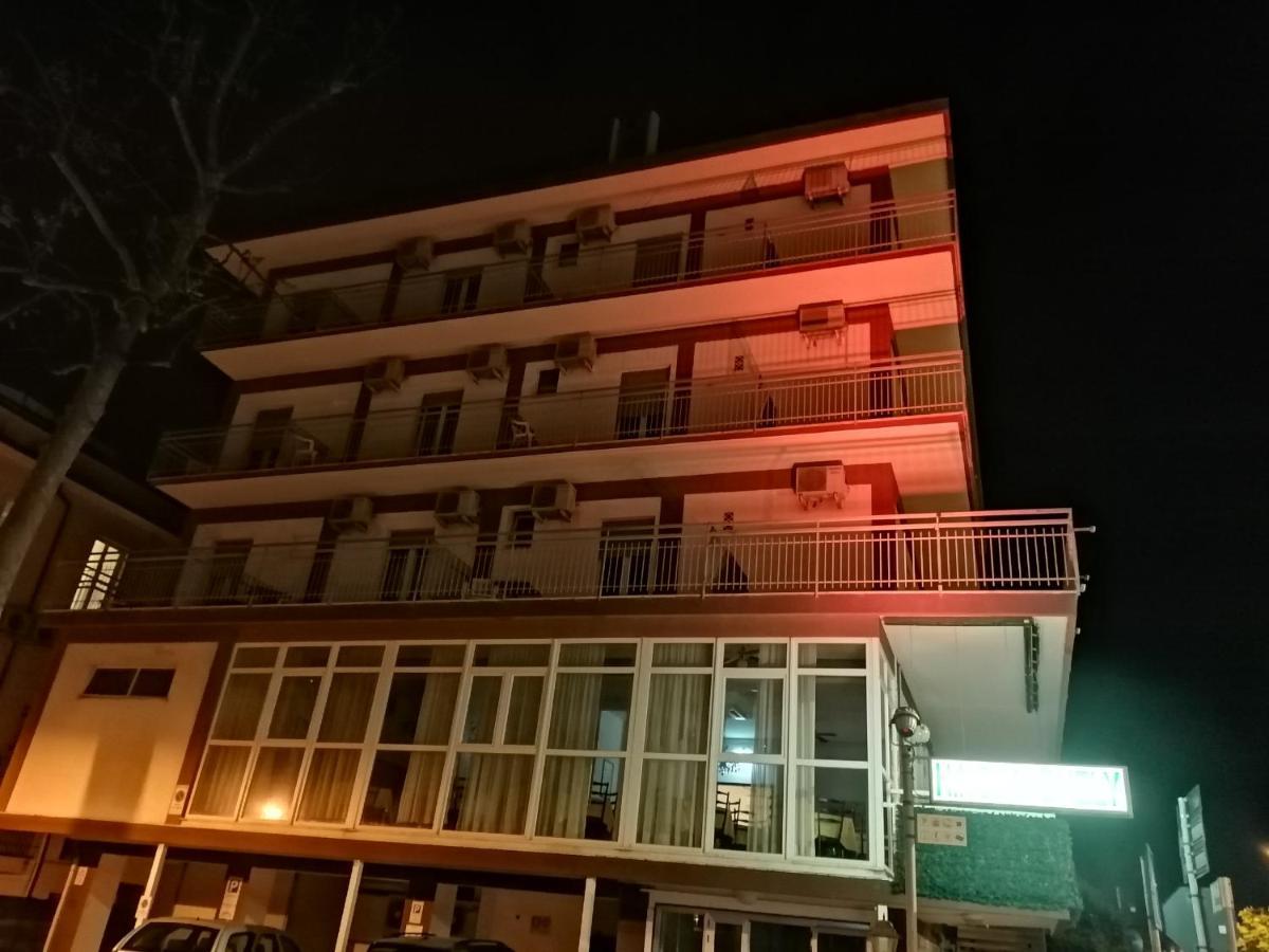Hotel Nova Dhely Rimini Exteriör bild