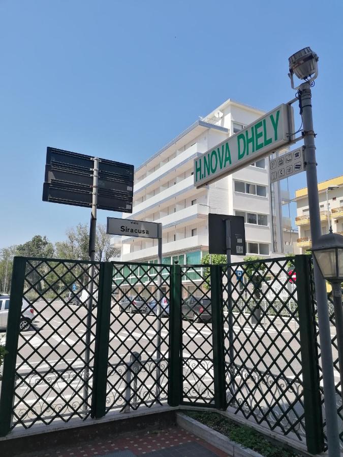 Hotel Nova Dhely Rimini Exteriör bild