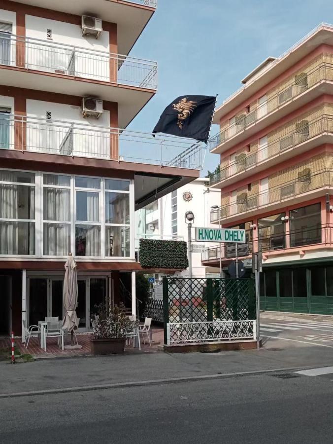 Hotel Nova Dhely Rimini Exteriör bild