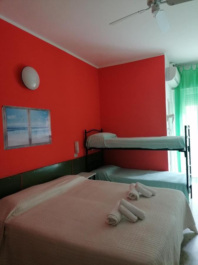 Hotel Nova Dhely Rimini Exteriör bild