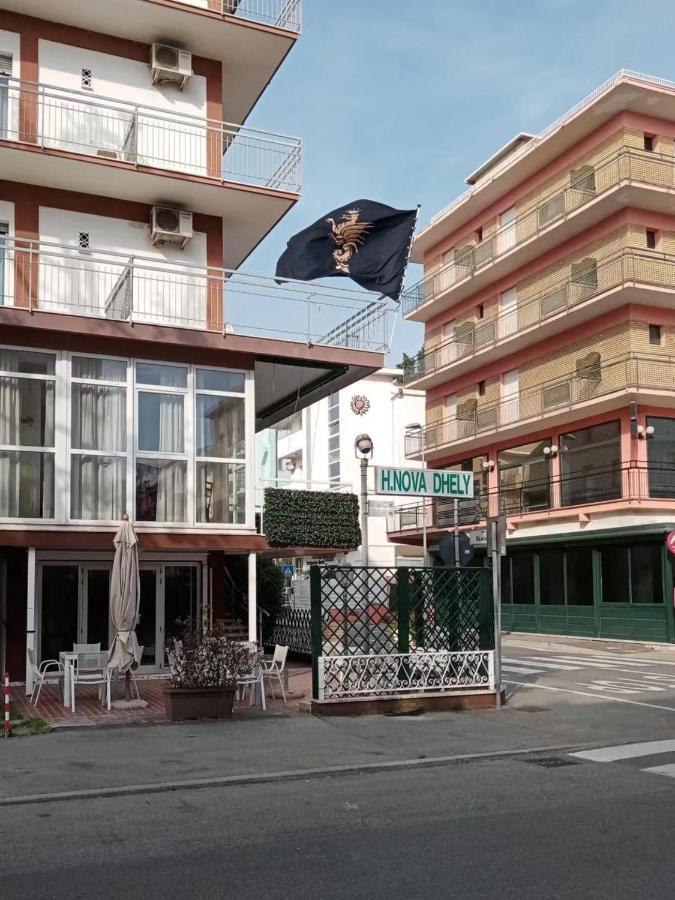 Hotel Nova Dhely Rimini Exteriör bild
