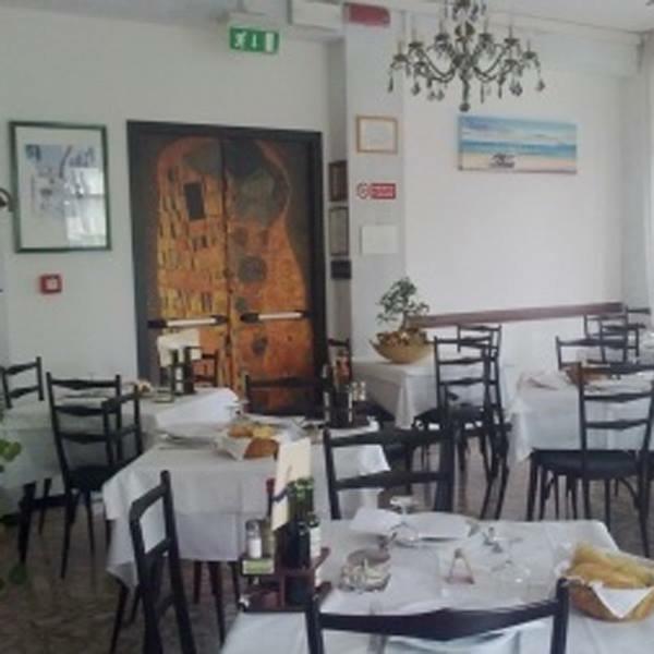 Hotel Nova Dhely Rimini Exteriör bild