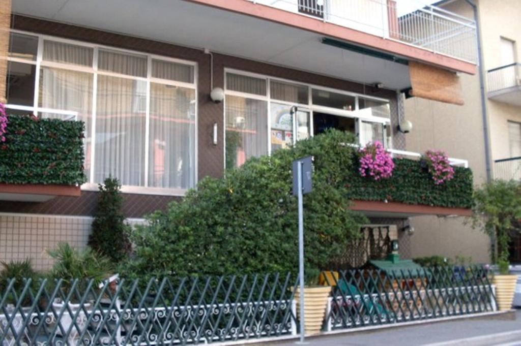 Hotel Nova Dhely Rimini Exteriör bild